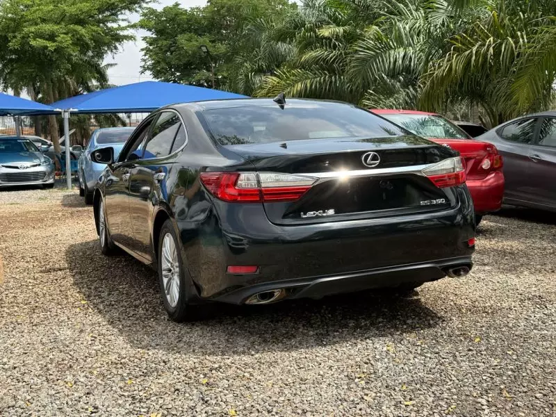 Lexus ES   - 2017