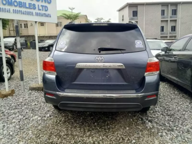Toyota Highlander   - 2011