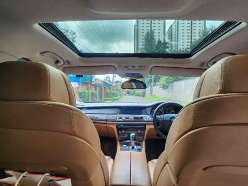 BMW 740   - 2010