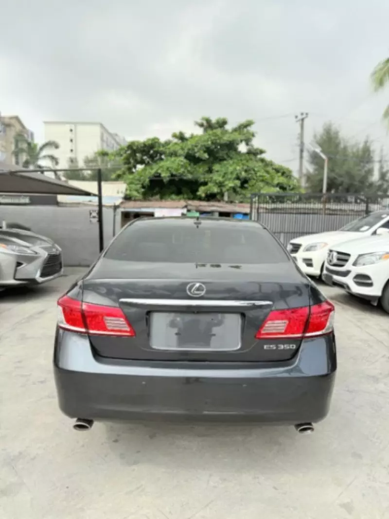 Lexus ES 350   - 2011