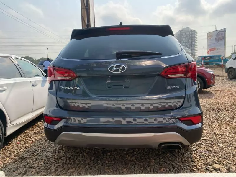 Hyundai Santa Fe   - 2017