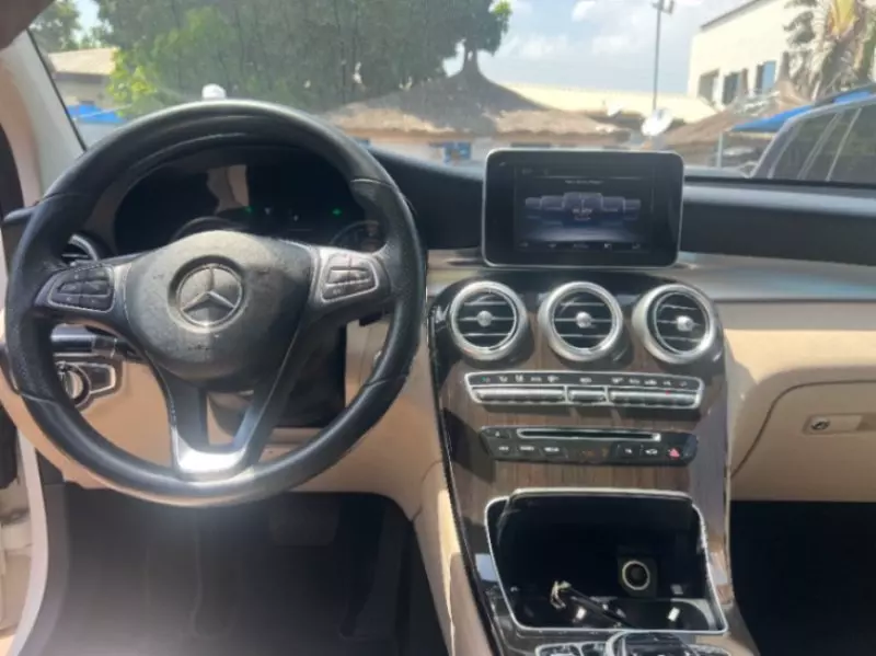 Mercedes-Benz GLC 300   - 2017