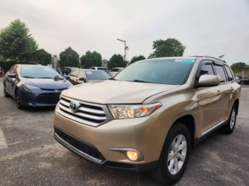Toyota Highlander   - 2013