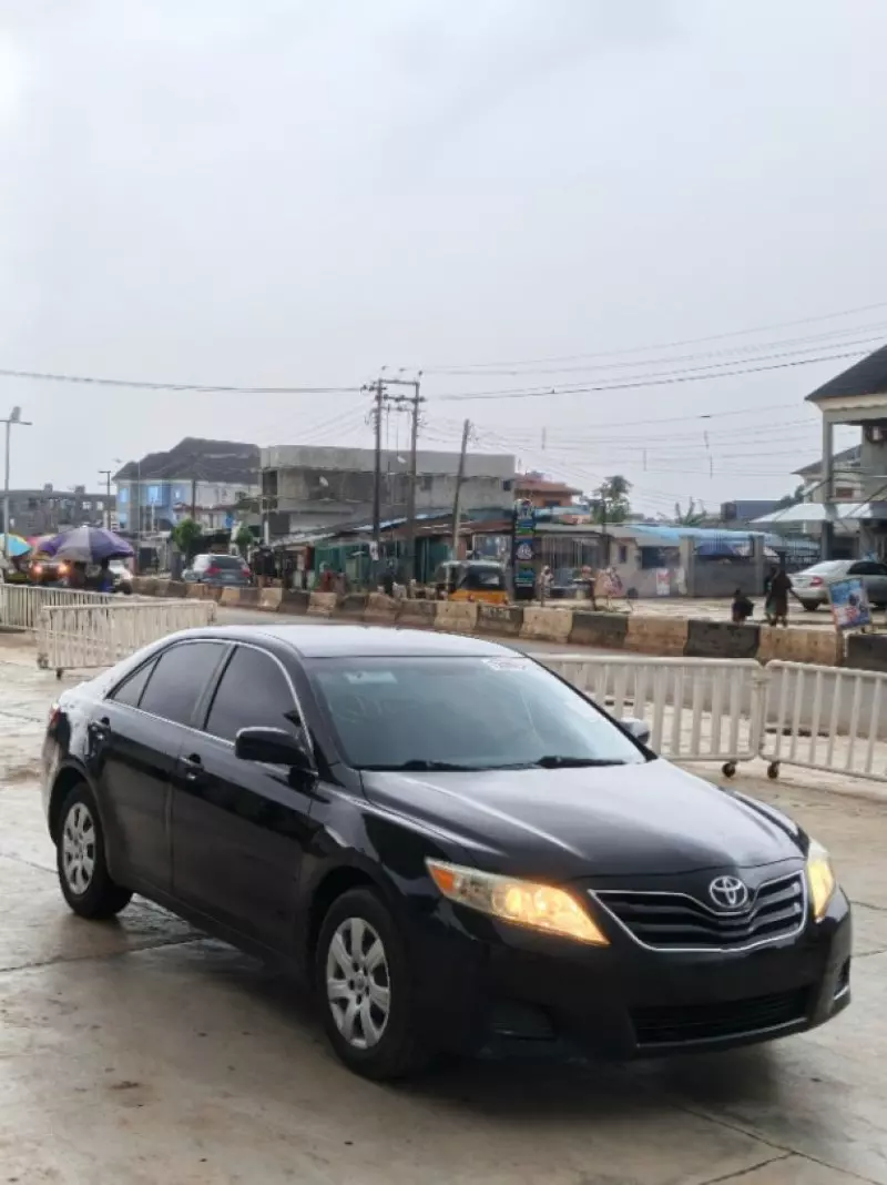 Toyota Camry   - 2011