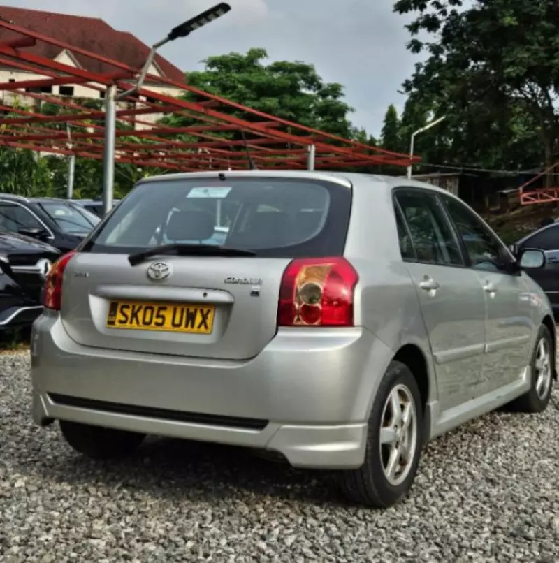 Toyota corolla   - 2004