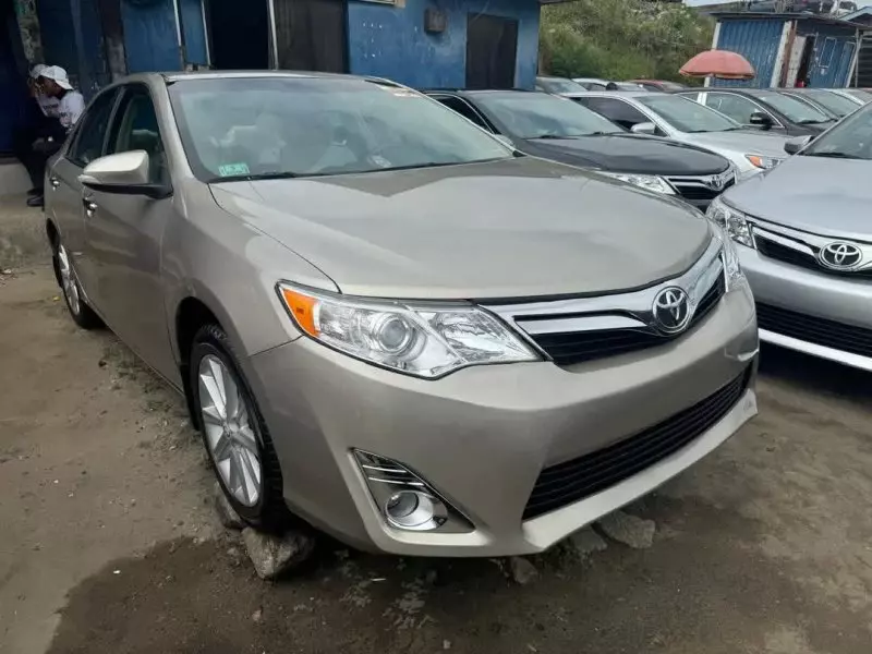 Toyota Camry   - 2013