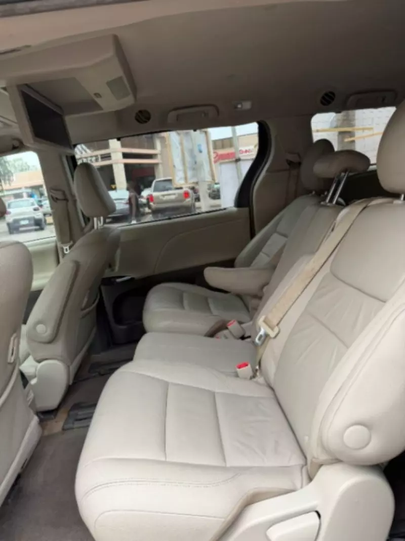 Toyota Sienna   - 2016