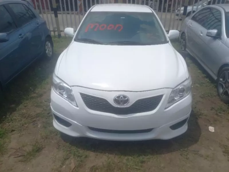 Toyota Camry   - 2009