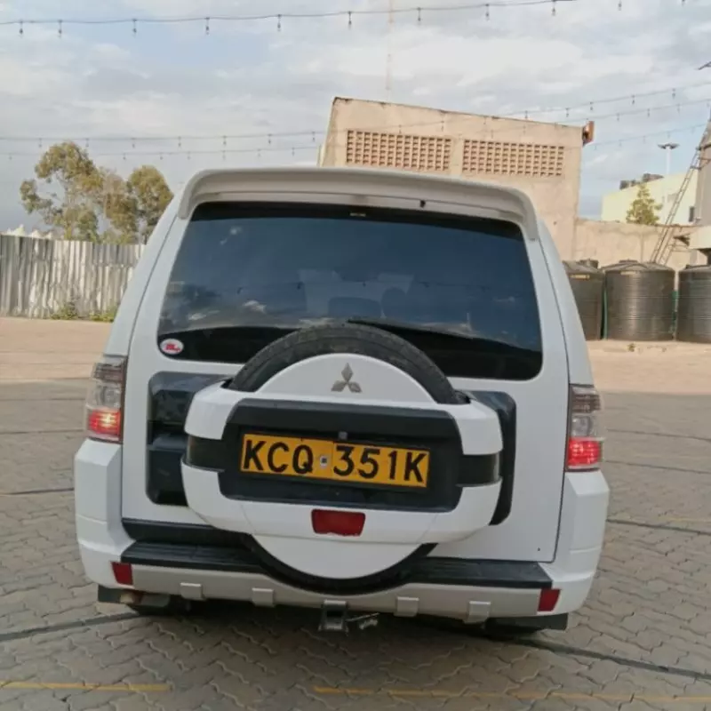 Mitsubishi Pajero Exceed    - 2011