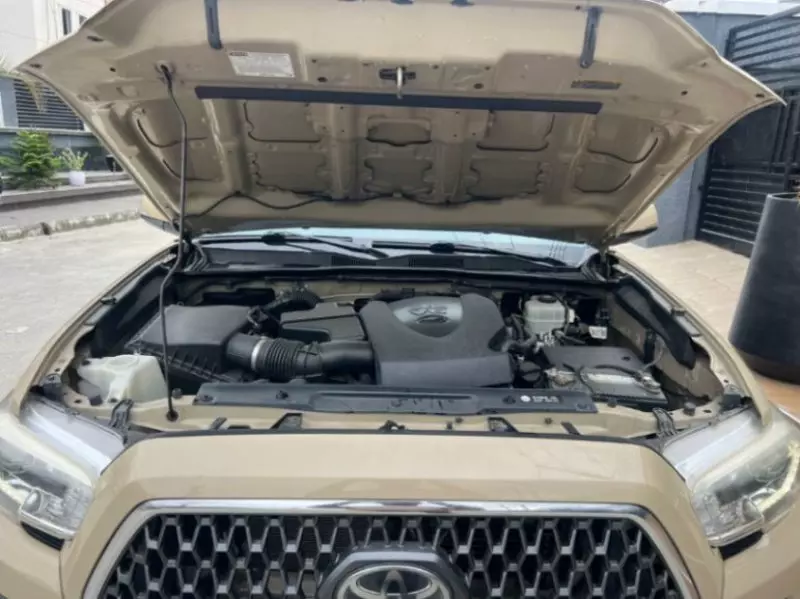 Toyota Tacoma   - 2018