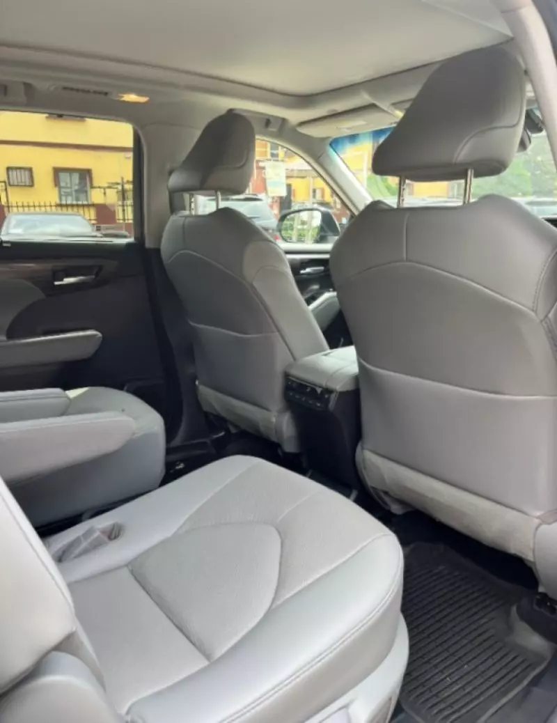 Toyota Grand Highlander   - 2021