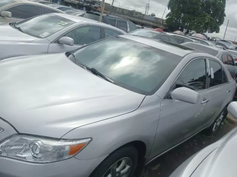 Toyota Camry   - 2011