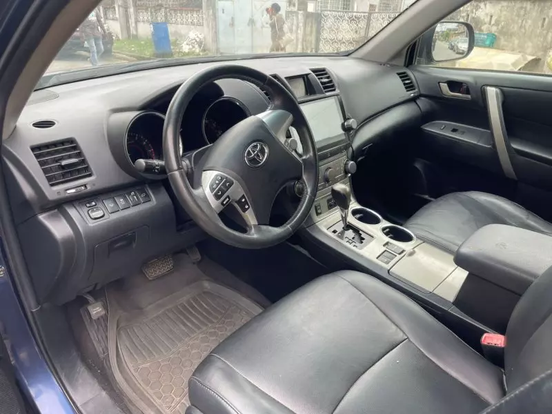 Toyota Highlander   - 2011