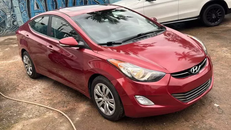 Hyundai Elantra   - 2013