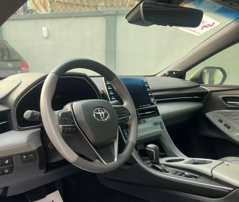 Toyota Avalon   - 2020