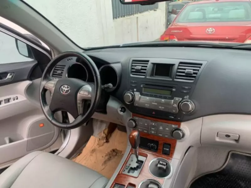 Toyota Camry   - 2011