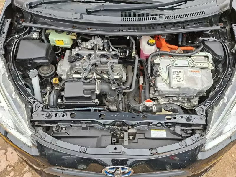 Toyota Aqua Hybrid - 2016