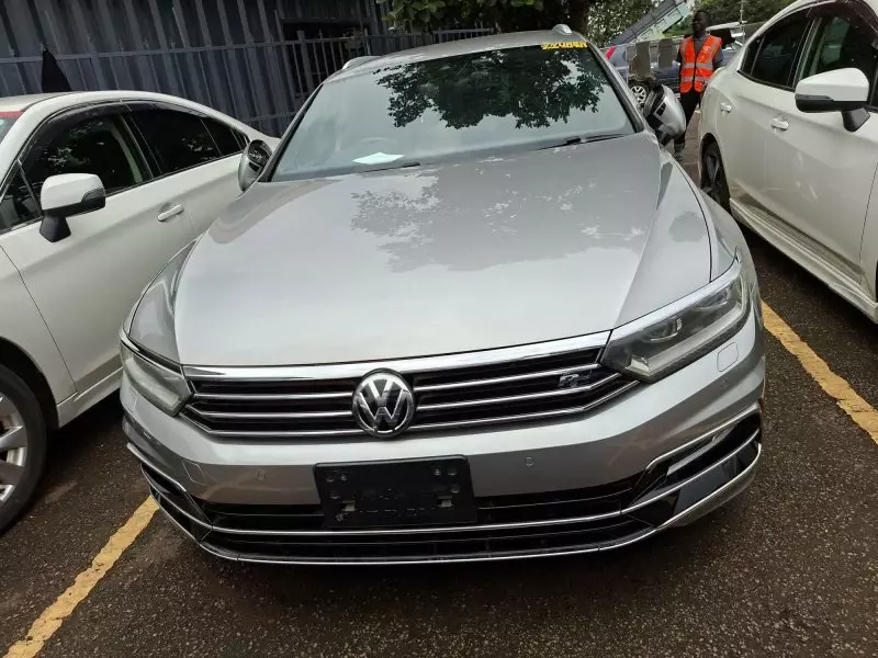 Volkswagen Passat   - 2016