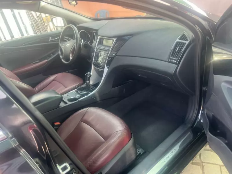 Hyundai Sonata   - 2011