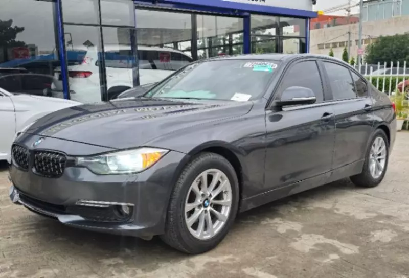 BMW 320i   - 2016