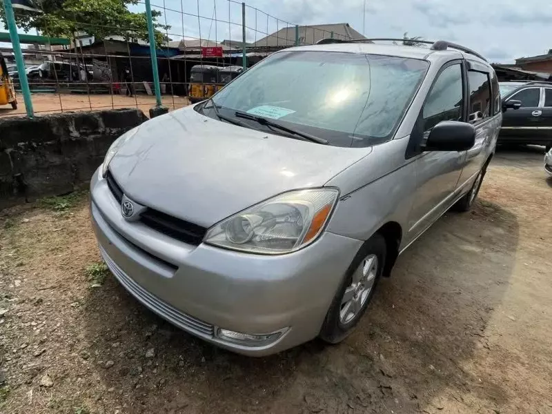 Toyota Sienna   - 2004