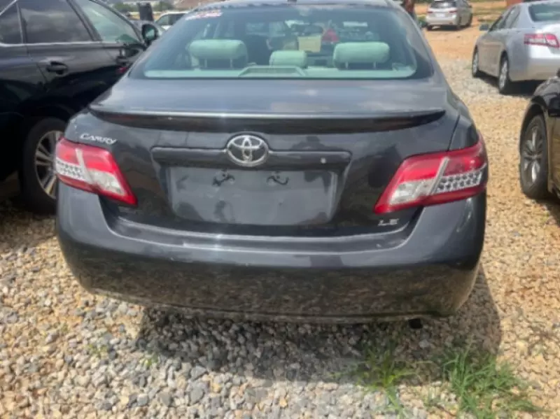 Toyota camry   - 2010