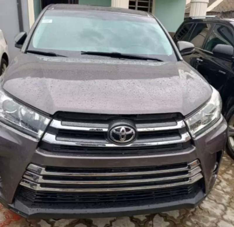 Toyota Highlander   - 2015