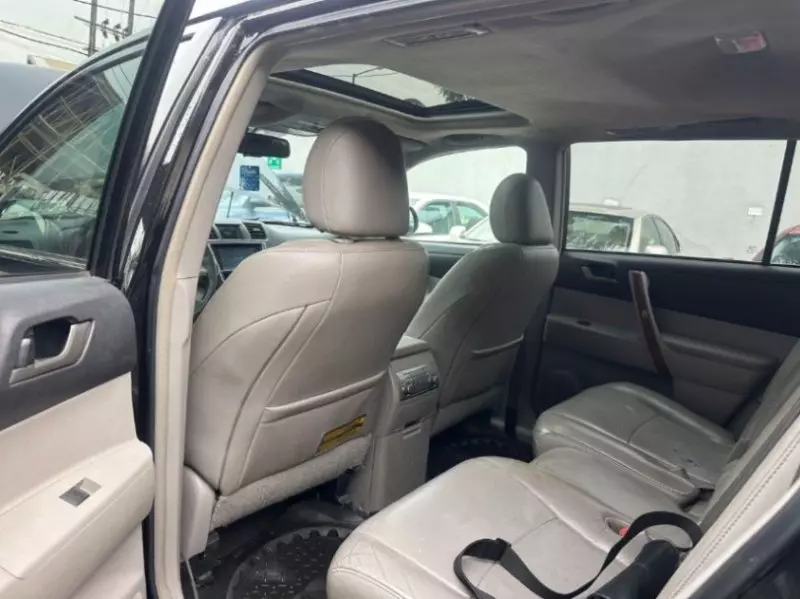 Toyota Highlander   - 2013