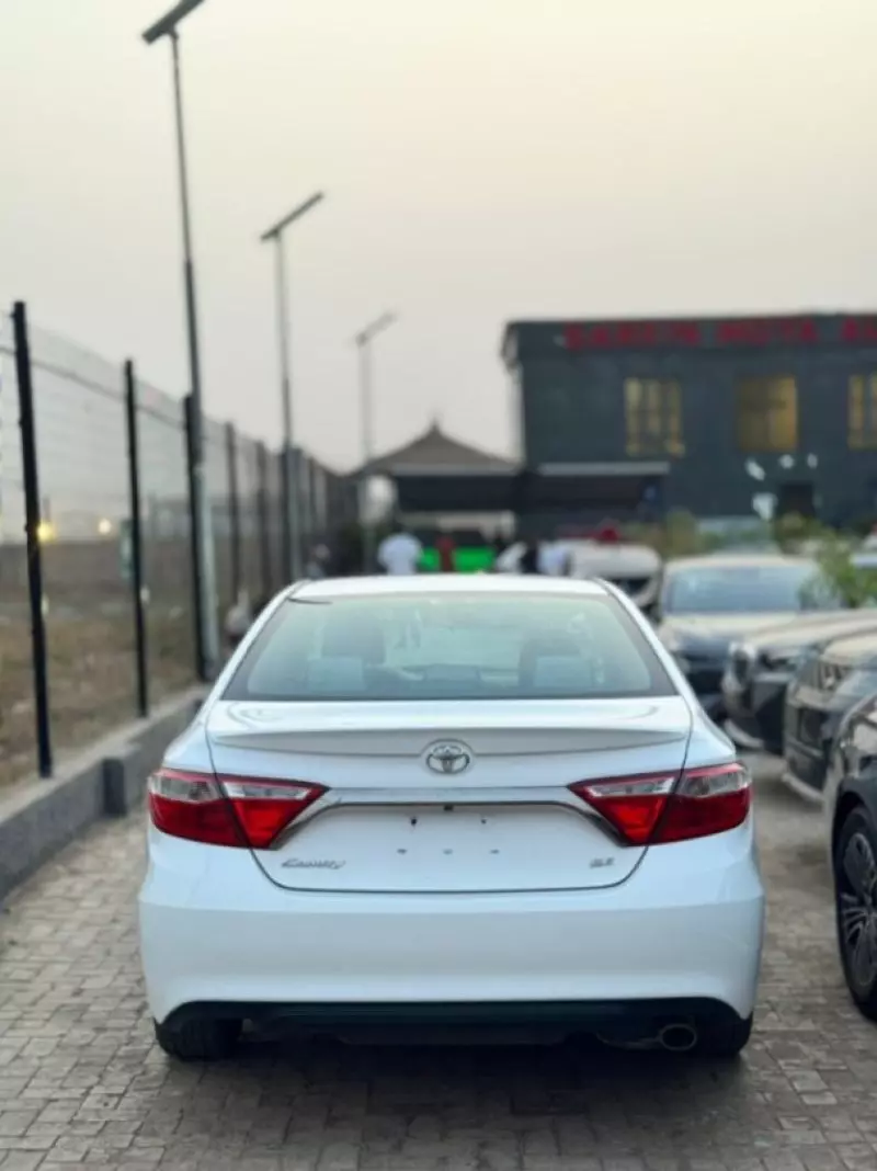 Toyota Camry   - 2015