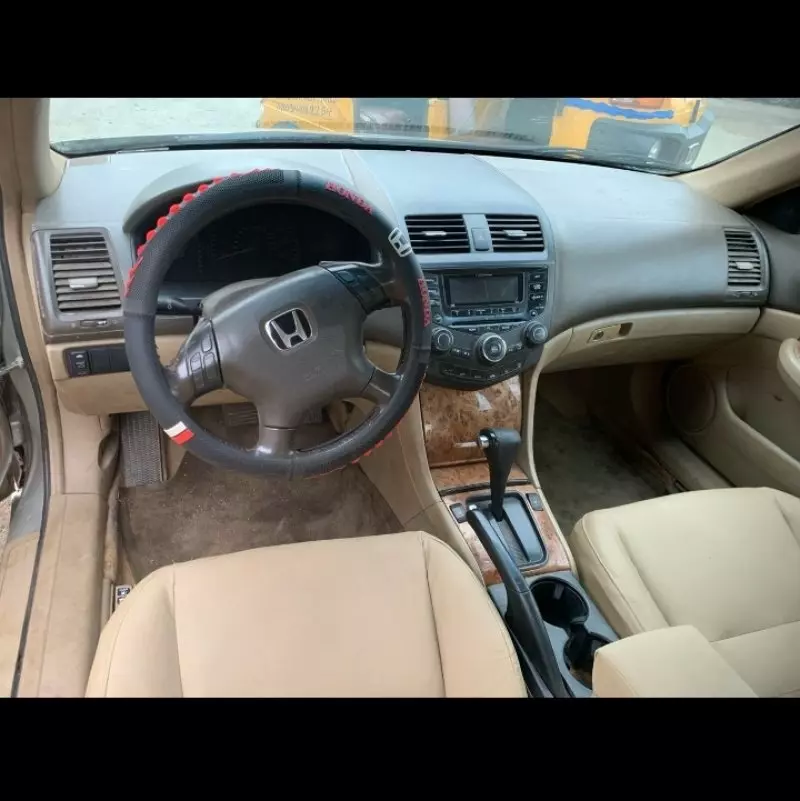Honda Accord   - 2003