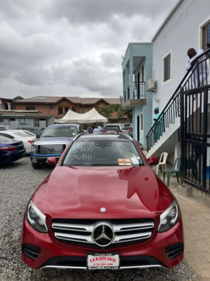 Mercedes-Benz GLC 300   - 2017