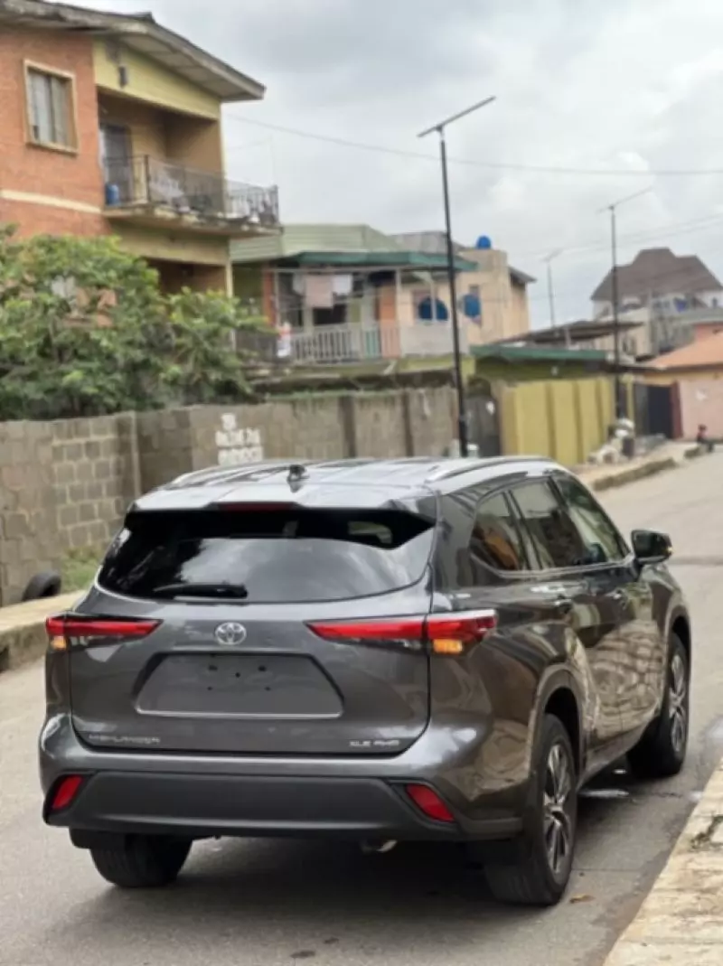 Toyota Highlander   - 2021