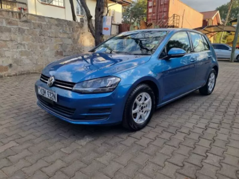 Volkswagen Golf   - 2016