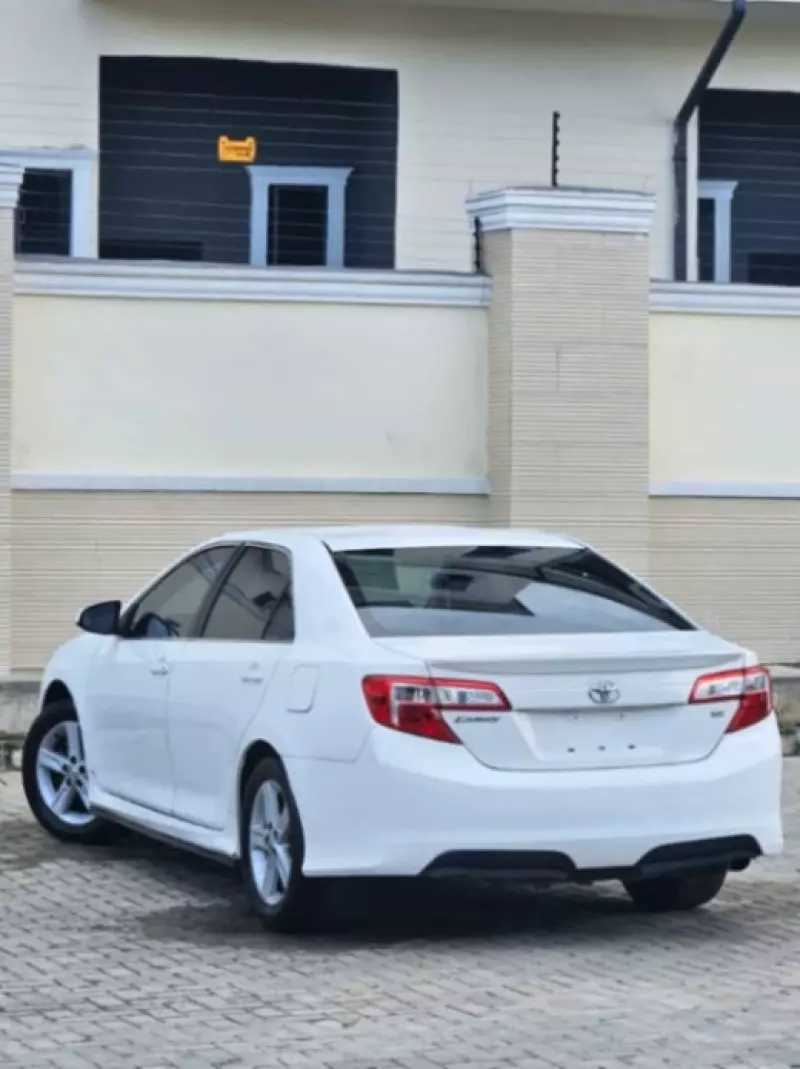 Toyota Camry   - 2013