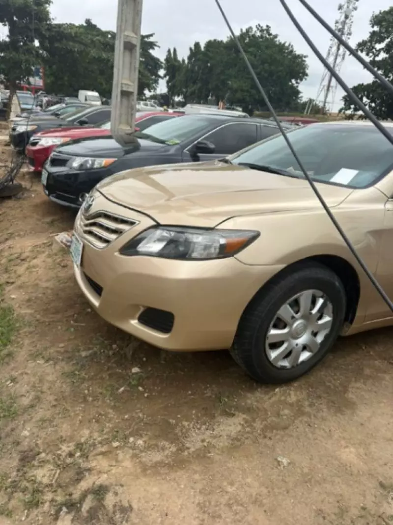 Toyota Camry   - 2010