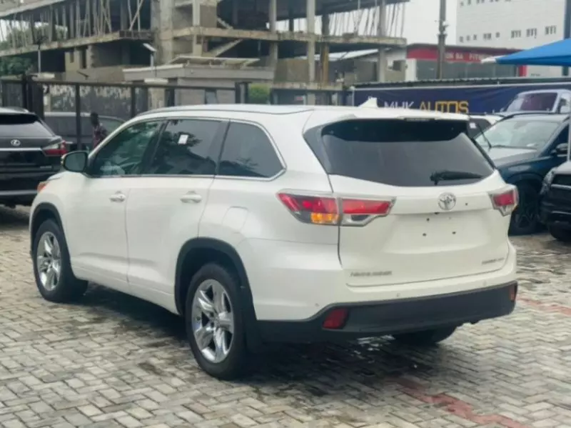 Toyota Highlander   - 2014