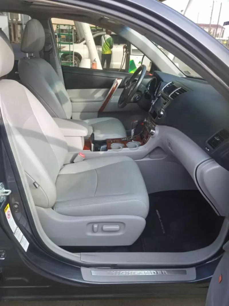 Toyota Highlander   - 2013