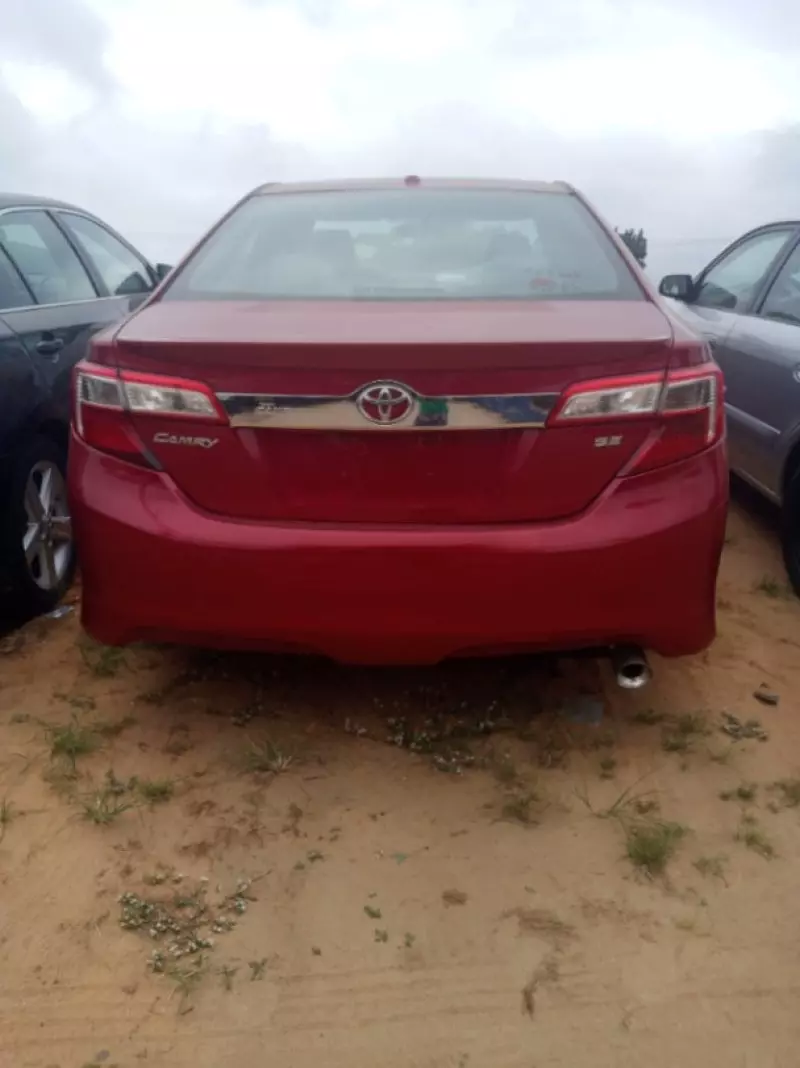 Toyota Camry   - 2012
