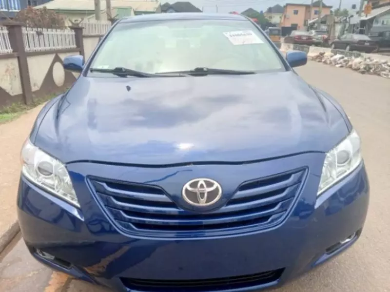 Toyota Camry   - 2009