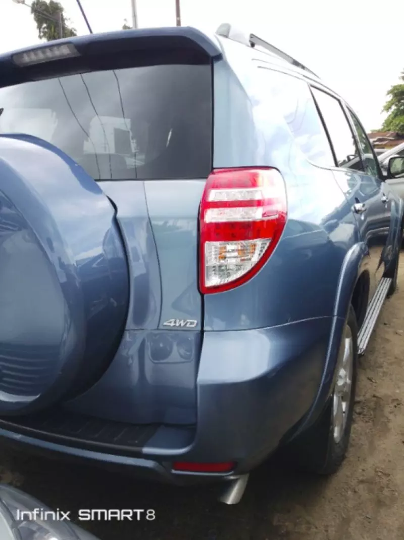 Toyota RAV 4   - 2010