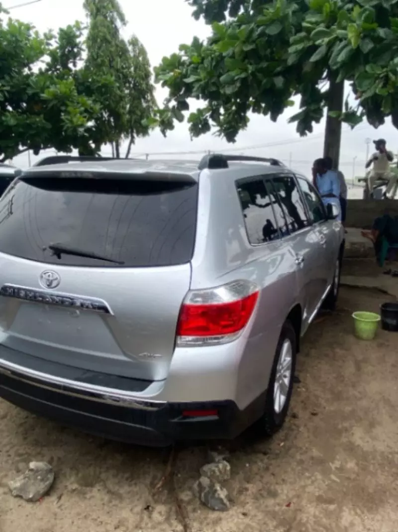 Toyota Highlander   - 2013