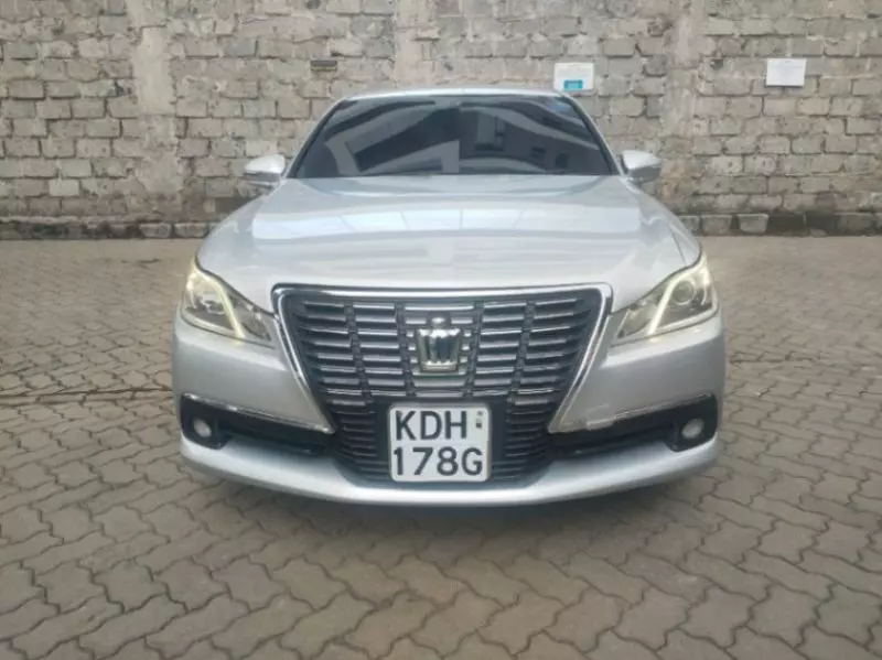 Toyota Crown   - 2014