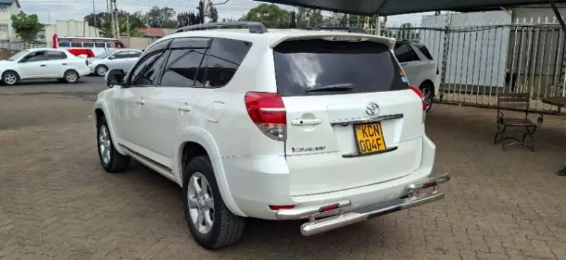 Toyota Vanguard    - 2010