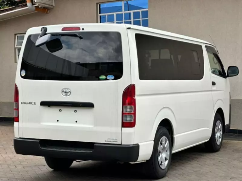 Toyota Hiace   - 2018
