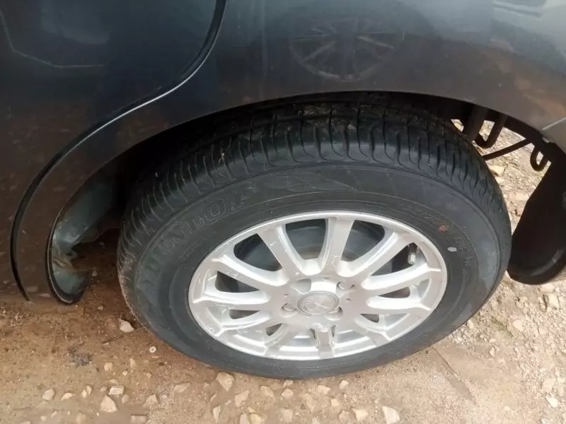 Toyota Sienta   - 2012