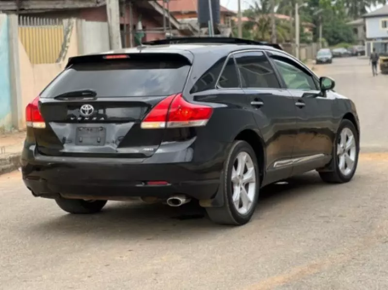 Toyota Venza   - 2011