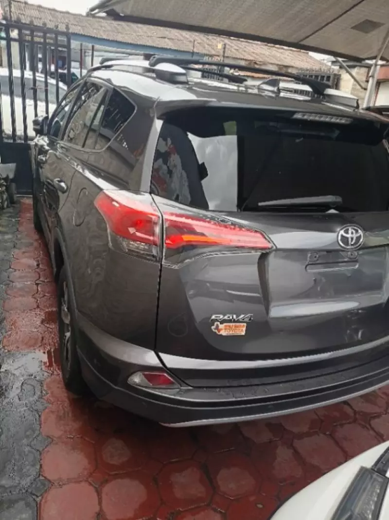 Toyota Rav4   - 2016