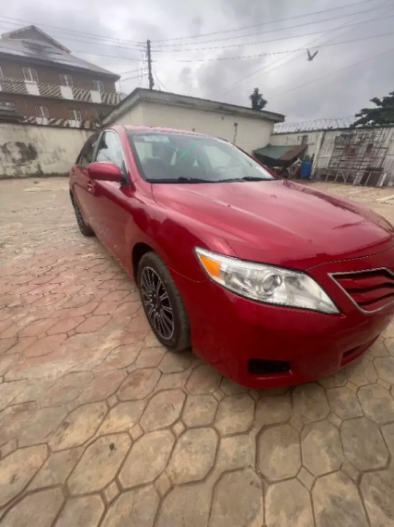 Toyota Camry   - 2010