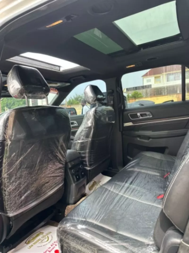 Ford Explorer   - 2016