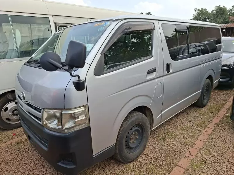 Toyota Hiace   - 2013